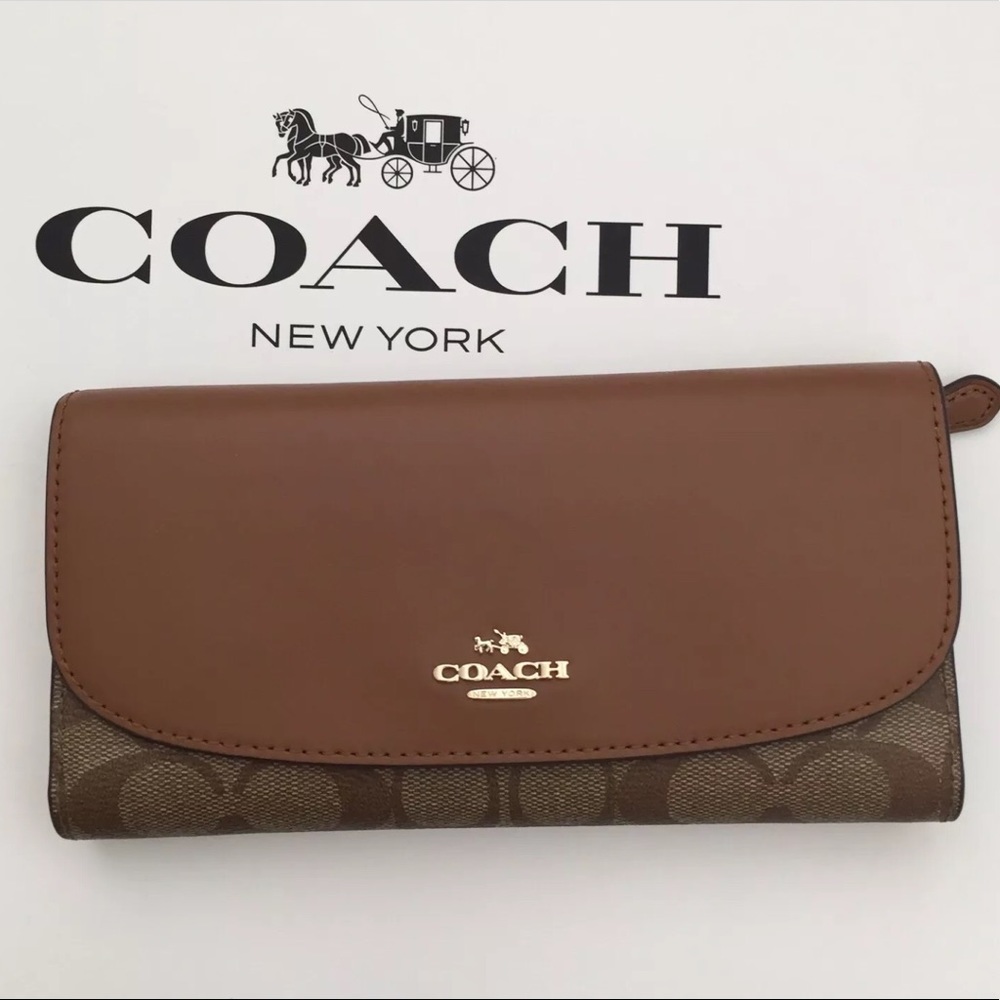 🌻Coach Checkbook Wallet In Signature NWT.